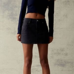 PacSun Stretch Black Denim Mid Rise Mini Skirt Size 25